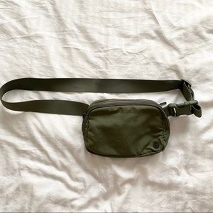Lululemon Everywhere Belt Bag